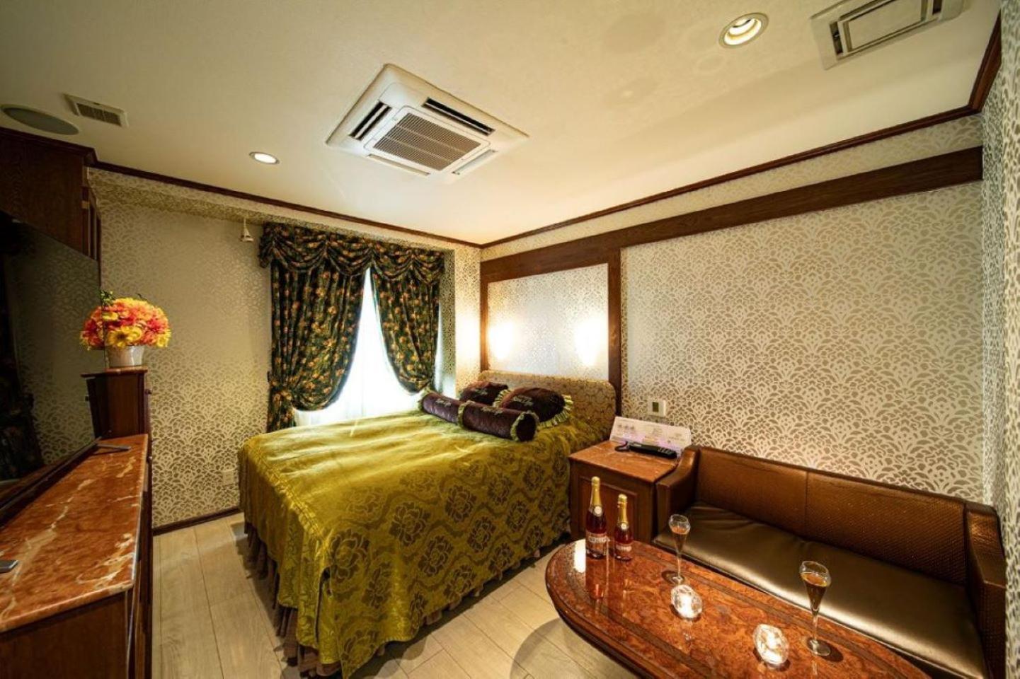 Rose Lips Shinsaibashi ローズリップス心斎橋 Love hotel *